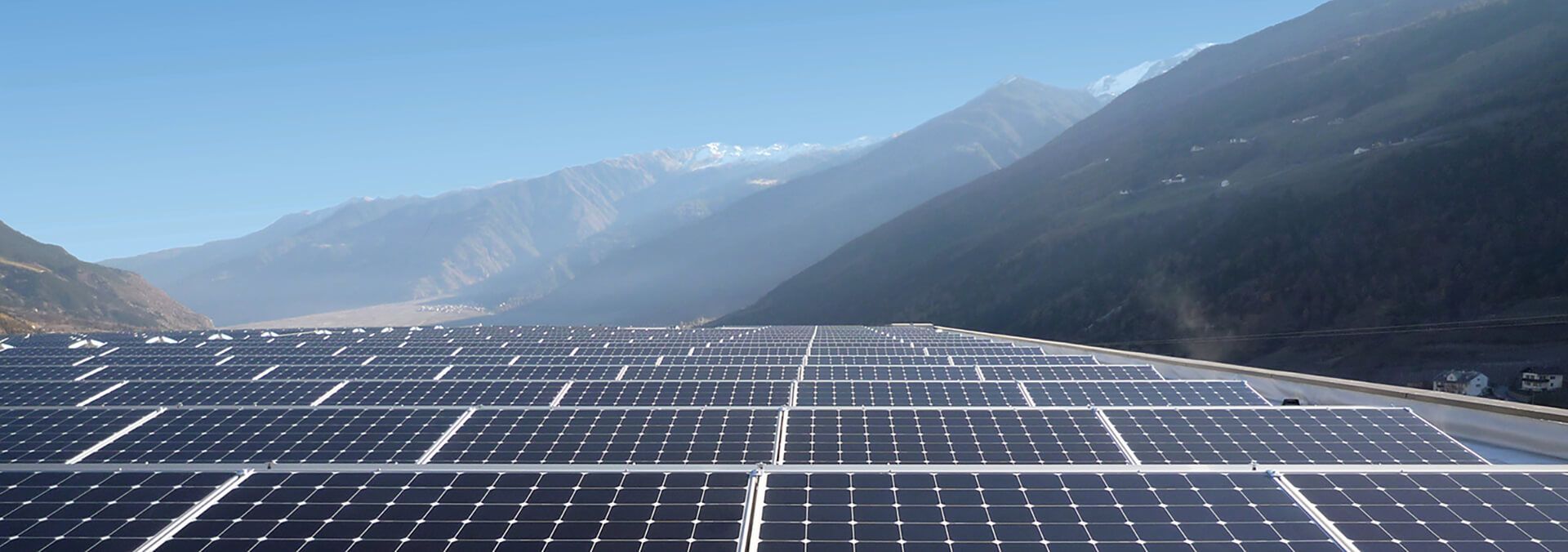 Solar-Panel-Mountains-2639976321